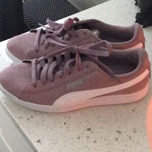 Women’s puma size 6 brand new never worn. Missing tags in box.